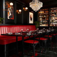 Ensemble de meubles de restaurant Ron Group : banquette en cuir rouge moderne, table carrée en marbre et chaises