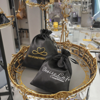 Sac à poussière en soie personnalisé avec logo en feuille d'or de luxe Grands sacs à poussière en satin noir pour sacs à main Pochette de rangement pour perruques de luxe Sac en satin