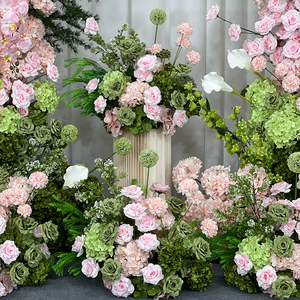 Set di <span class=keywords><strong>Fiori</strong></span> Artificiali <span class=keywords><strong>Rosa</strong></span> Pallido Abbinati a un Arco di Piante Verdi, Decorazione per Sfondo Matrimoniale, Accessori Floreali - Product Image 2
