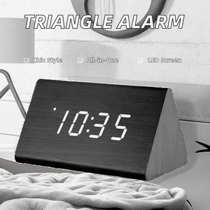Réveil numérique LED triangulaire moderne en bois, multifonction, avec thermomètre et calendrier, pour chambre à coucher, contrôle du son et de la lumière - Product Image 2