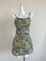 OUDINA Nouvelle Robe Courte de Soirée Élégante et Tendance, Dos Nu, Col Halter, à Paillettes, Motif Floral, Taille Haute, Coupe Trapèze, pour Anniversaire