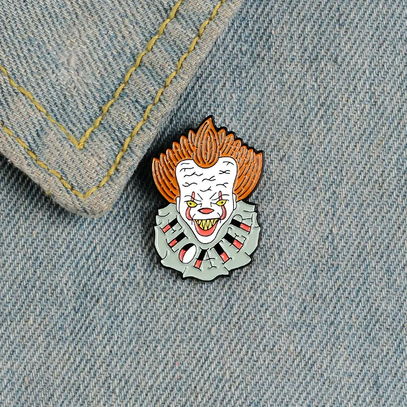 Pennywise-Pin de payaso para hombre y mujer, Pin esmaltado de película de Horror, para Halloween, con solapa, insignias de dibujos animados