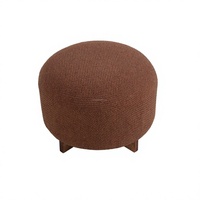 Pouf rond de style nordique en bois brûlé orange, repose-pieds contemporain avec base en bois cruciforme pour la décoration d'appartement