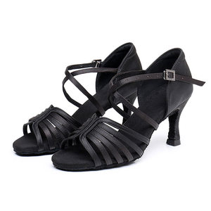 Zapatos de <span class=keywords><strong>baile</strong></span> de Salsa modernos de salón de <span class=keywords><strong>baile</strong></span> de suela blanda de satén Latino para mujer con tacones de 5,5 cm/7,5 cm/8,5 cm nuevo diseño duradero - Product Image 4