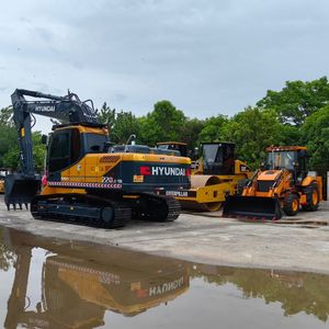 Excavatrice sur chenilles Hyundai 220LC-9S d'occasion, 22 tonnes, d'origine coréenne, avec moteur, boîte de vitesses et pompe, modèle 2023, garantie 1 an, en stock - Product Image 6