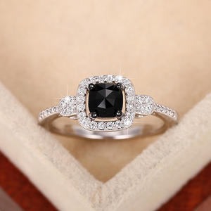 แหวนเงินแท้ 925 ประดับพลอยออนิกซ์ทรงเรขาคณิตสำหรับผู้หญิง แหวนคริสตัลสำหรับงานหมั้น - Product Image 2