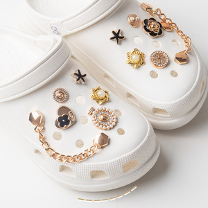 Agujero DIY Accesorios <span class=keywords><strong>Bling</strong></span> zapato encantos Traje decorativo Extraíble Flor Hebilla Al por mayor Zapatos encantos - Product Image 3