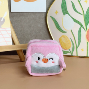 Mini porte-monnaie en peluche porte-clés pingouin carré, breloque de sac à dos, pendentif mignon, boîte à écouteurs, porte-monnaie, porte-clés, accessoire pour clés de voiture - Product Image 2