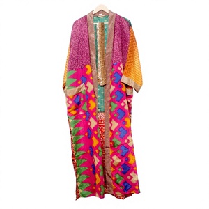 Peignoir multi-couleurs recyclé en soie vintage, style kimono floral, robe longue indienne faite à la main, longueur genou - Product Image 1