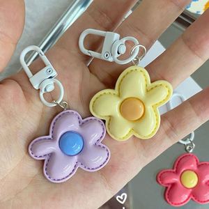 Llavero de Flor de Cinco Pétalos Colorido al por Mayor, Nuevo Accesorio Colgante Lindo para Niñas, Ideal para DIY - Product Image 3