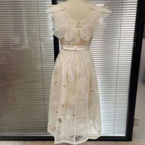 Spot Goods <span class=keywords><strong>2022</strong></span> diseñador vietnamita estilo Hada industria pesada vestido blanco temperamental minoría encaje hueco AMY - Product Image 4