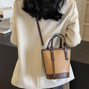 2025 nueva moda Primavera Verano para mujer todo en uno bolso cruzado cubo Senior Sense tres asas de cuero con cremallera PU poliéster - Product Image 2