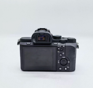 Solo cuerpo de cámara A7C2 usado — 33.0MP full-frame + 5 ejes de estabilización de imagen (IBIS) de 7 paradas, en excelentes condiciones, completamente funcional. - Product Image 2