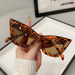 Drop Shipping <span class=keywords><strong>occhiali</strong></span> <span class=keywords><strong>da</strong></span> <span class=keywords><strong>sole</strong></span> moda Cat Eye <span class=keywords><strong>da</strong></span> donna Vintage oversize stile Cateye <span class=keywords><strong>occhiali</strong></span> <span class=keywords><strong>da</strong></span> <span class=keywords><strong>sole</strong></span> quadrati per donne UV400 protezione - Product Image 2