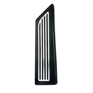 Pédales de frein et d'accélérateur en acier inoxydable Amp-Z Metal Foot Pedals Full Set pour Tesla Model 3 Model Y - Product Image 4