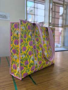 Bolso Tote Acolchado de Algodón con Estampado a Mano, Bolso de Hombro para Compras, Bolso Tote Geométrico Multicolor con Forro de Algodón Floral Jaal - Product Image 4