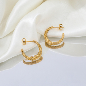 JOOLIM High End 18 Karat vergoldete Blasen oberfläche Ochsen horn C Creolen Schmuck Edelstahl für Frauen - Product Image 3