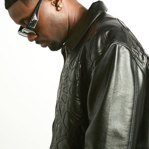 कस्टम पुरुषों के वाटरप्रूफ मोटरसाइकिल जैकेट काले गाय की त्वचा चेनेल पैच कढ़ाई स्मार्ट आकस्मिक वेस्टी नोयर - Product Image 5