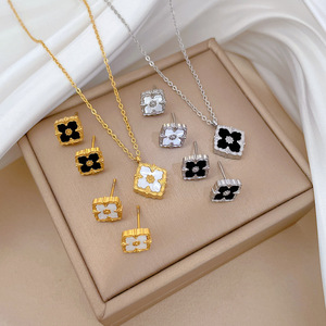 Conjunto de joyería impermeable para mujer, pulsera y pendientes de acero inoxidable con trébol de cuatro hojas chapado en oro de 18 quilates, collares con colgante de moda - Product Image 1