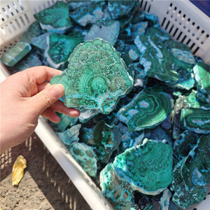 Tranches de malachite verte, pierre énergétique DIY, pierre précieuse de poche polie, technique de gravure à la main - Product Image 5
