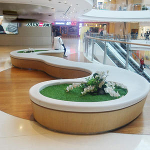 Base Curva Resistente a la Intemperie con Acabado de Madera y Maceteros Florales para Uso Comercial en Exteriores, Ecológica y Duradera - Product Image 4