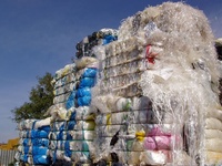 PP - POLYPROPYLENE (BOPP) FILM PLASTIQUE EN BALLES (COULEURS MIXTES) DÉCHETS / RESTES POUR RECYCLAGE