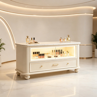 Vitrines de présentation de cosmétiques de luxe abordables, armoires à parfums modernes, armoires de rangement et de présentation pour la vente au détail, design d'intérieur