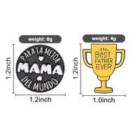 Broches en métal de dessins animés en gros, broches créatives et uniques pour la Fête des Mères, accessoires mignons en forme de trophée, badges en métal