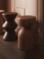 Tabouret rond en bois massif médiéval Wai Ji Feng Chaise de bar à pied haut design rétro avec Pier Commercial Furniture Art