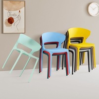 Chaise de salle à manger empilable en plastique PP de style nordique moderne, chaise de restaurant, chaise de café pour la maison, la cuisine, la terrasse