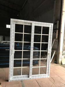 Porte coulissante en PVC de style français à double vitrage avec design grillagé, porte UPVC pour la maison - Product Image 4