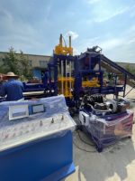 QT5-15 entièrement automatique Machine à blocs de béton creux de 6 pouces Afrique du Sud Ciment Production de matières premières Moteur Engrenage