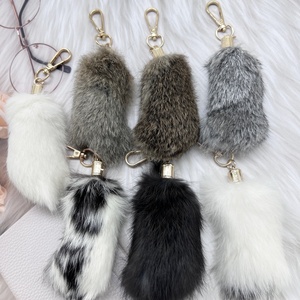 Porte-clés créatifs faits à la main en forme de patte de lapin porte-bonheur, couleur naturelle, de la marque U.S. Toy - Product Image 5