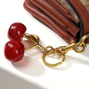 Llavero con colgante de cereza exquisita de la mejor venta, decoración para bolso de mano de entrenador, bolso de hombro, llavero de alta calidad, accesorio para bolsos - Product Image 6