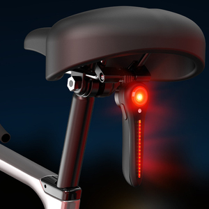 Feux arrière de frein de chargement de VTT à détection intelligente Accessoires d'équipement de vélo de <span class=keywords><strong>route</strong></span> - Product Image 2