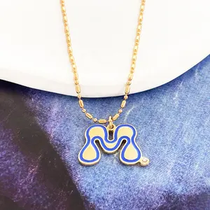 Produsen Perhiasan Kalung liontin huruf A-Z emas 18k untuk wanita hadiah Natal kalung inisial huruf Enamel
