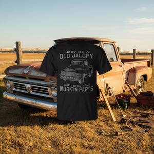 T-shirt Premium Promozionale per Compleanno con Design 'Old Jalopy Truck' e 'Work-In-Parts' - Product Image 3