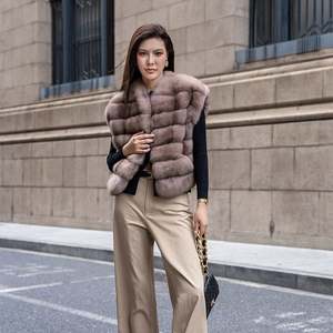 थोक उच्च गुणवत्ता वाले फर गुलाबी पूर्ण सेबल गर्दन टैंक शीर्ष कोट महिलाओं के लिए वास्तविक टकनी फर बनियान - Product Image 1