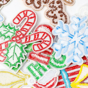 Parches navideños pequeños de moda Santa Gingerbread Man Elk Iron Bordado Sombrero Parches Tela Bolsa de Navidad Decoración PVC <span class=keywords><strong>HoHoHo</strong></span> - Product Image 3