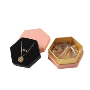 Boîte à bijoux de luxe hexagonale pour mariage et fiançailles, nouveau design, tissu en daim, emballage de bijoux - Product Image 1