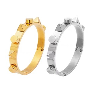 <span class=keywords><strong>Bracciale</strong></span> <span class=keywords><strong>bracciale</strong></span> personalizzato <span class=keywords><strong>con</strong></span> <span class=keywords><strong>nome</strong></span> Laser incisabile <span class=keywords><strong>con</strong></span> Logo di alta gioielleria <span class=keywords><strong>bracciale</strong></span> oro placcato in acciaio inossidabile rivetto <span class=keywords><strong>argento</strong></span> <span class=keywords><strong>bracciale</strong></span> <span class=keywords><strong>rigido</strong></span> - Product Image 1