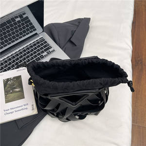 <span class=keywords><strong>Sac</strong></span> à bandoulière pour femme en <span class=keywords><strong>cuir</strong></span> PU de haute qualité, <span class=keywords><strong>sac</strong></span> à <span class=keywords><strong>main</strong></span> hexagonal personnalisé, <span class=keywords><strong>sac</strong></span> à bandoulière pour femme de luxe - Product Image 6