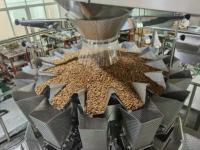 Machine d'emballage verticale automatique pour le pesage et l'emballage des grains de café, des aliments secs, du riz, des pâtes, des amandes, des cacahuètes, des granulés