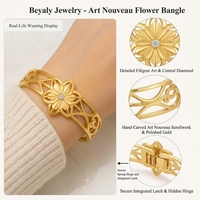 Gelang pasangan desainer dengan bunga berongga berlapis emas perhiasan liontin mode