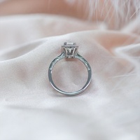 Fine 1CT cincin batu permata murni wanita, potongan zamrud dipersonalisasi asli 925 cincin modis Moissanite