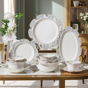 <span class=keywords><strong>Service</strong></span> <span class=keywords><strong>de</strong></span> vaisselle en céramique <span class=keywords><strong>de</strong></span> luxe européen pour 4 personnes Assiette en <span class=keywords><strong>porcelaine</strong></span> bord fleur bleue Tasse Soucoupe Design durable Lave-vaisselle - Product Image 1