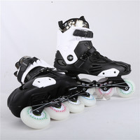 Patins de slalom en ligne, style freestyle, lumière LED, 4 roues, patins à roulettes en ligne, PP, chaussure, coquille, patins à roulettes pour enfants et adultes, bonne qualité