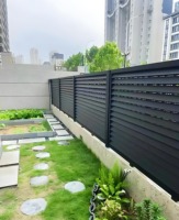 Panneaux de clôture à lamelles en aluminium thermolaqué noir pour piscine, villa, jardin, cour et projets résidentiels