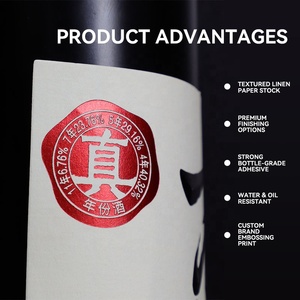 Étiquettes d'emballage autocollantes personnalisées, dorure à chaud, vernis UV sélectif, papier texturé gaufré, autocollant pour bouteille de vin, pour promotion et usage alimentaire - Product Image 4