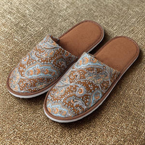 Chaussons d'hôtel jetables écologiques en lin vintage, biodégradables, recyclables, lavables, doux et portables pour Airbnb et complexes hôteliers - Product Image 4